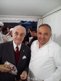 Gualtiero Marchesi con Franco Malinverno durante una cena 3Gamberi