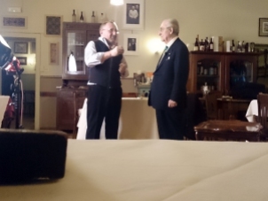 Fausto Malinverno con Gualtiero Marchesi all'interno del Caffè La Crepa